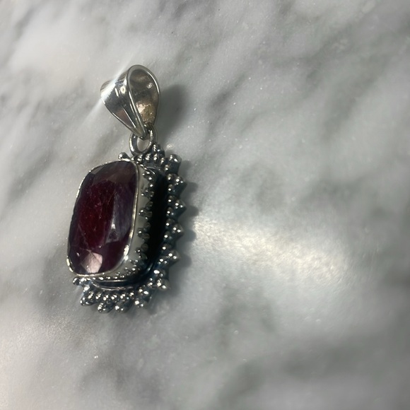 Gorgeous large ruby pendant in 925 sterling silver - Picture 2 of 4
